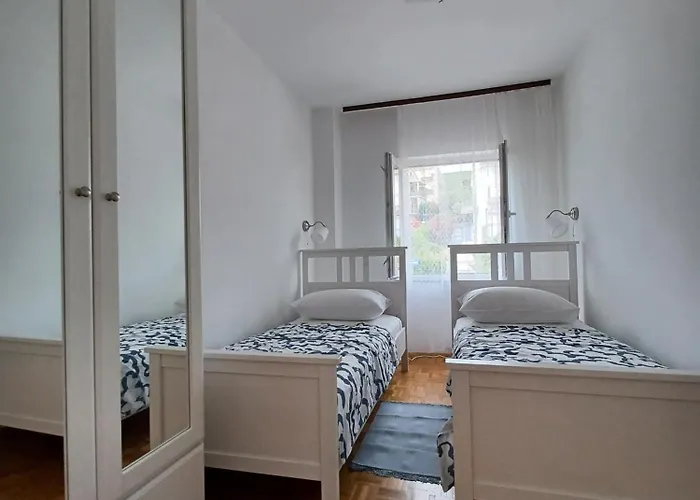 Simona 크리크베니카